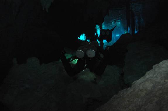 Chegando à zona de cavern no Gran Cenote, na região de Tulum, no Yucatán, sul do México (foto de Luis Leal)